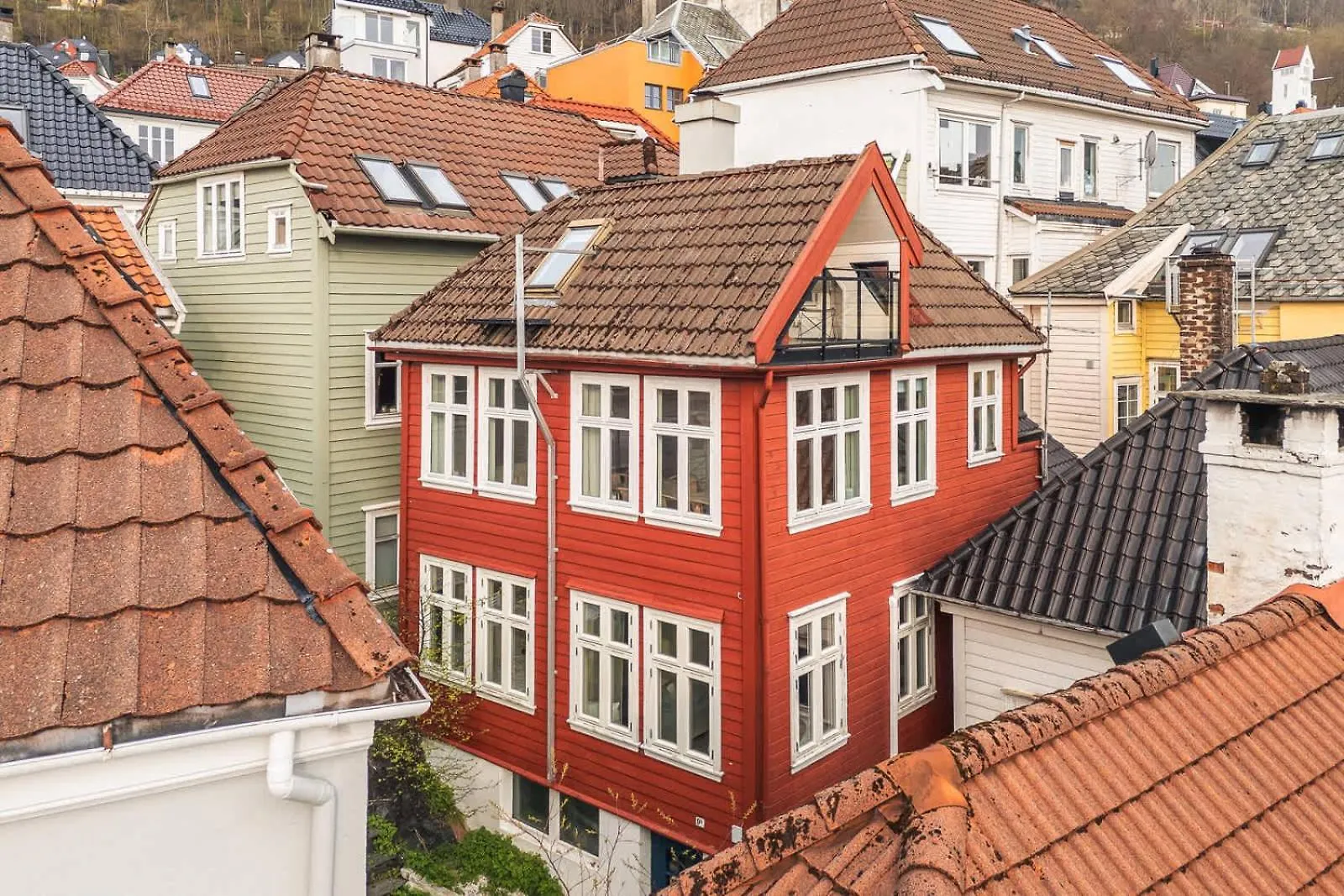 Dinbnb Apartments L 50M To Bryggen L 16 Guest L 3 Apt L Balcony L View Bergen
